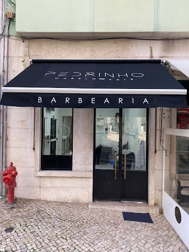 Fachada da Barbearia Pedrinho Cabelo e Arte em Arroios, Lisboa